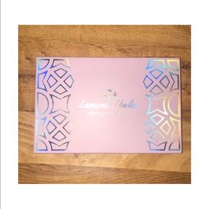 L’amore Nudes Matte Eyeshadow Palette